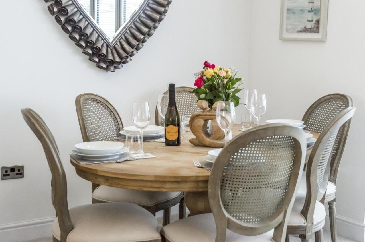 Milford Street - 5 Bedroom Luxurious Holiday Home - ซอนเดอร์สฟุต ภายนอก รูปภาพ