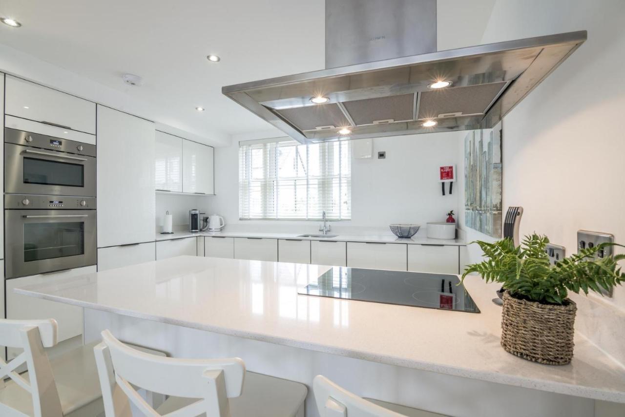 Milford Street - 5 Bedroom Luxurious Holiday Home - ซอนเดอร์สฟุต ภายนอก รูปภาพ