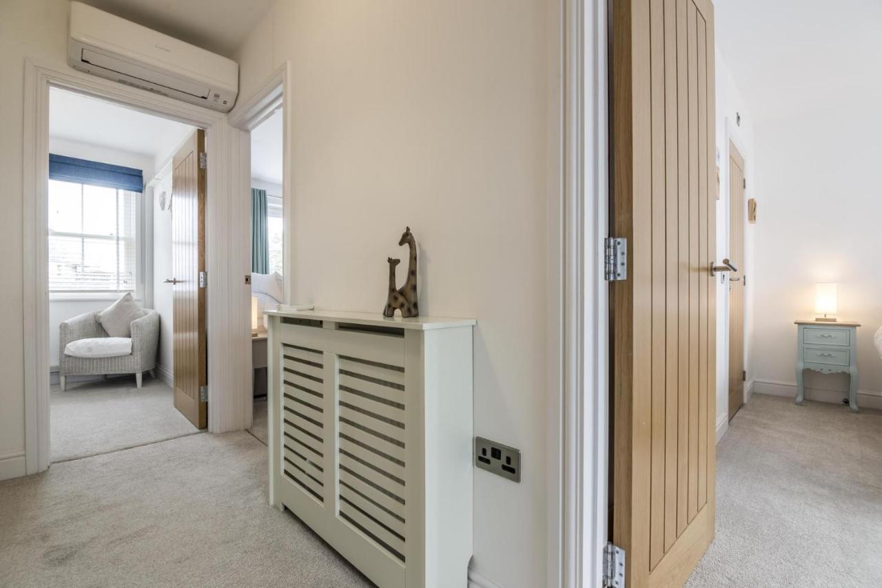 Milford Street - 5 Bedroom Luxurious Holiday Home - ซอนเดอร์สฟุต ภายนอก รูปภาพ