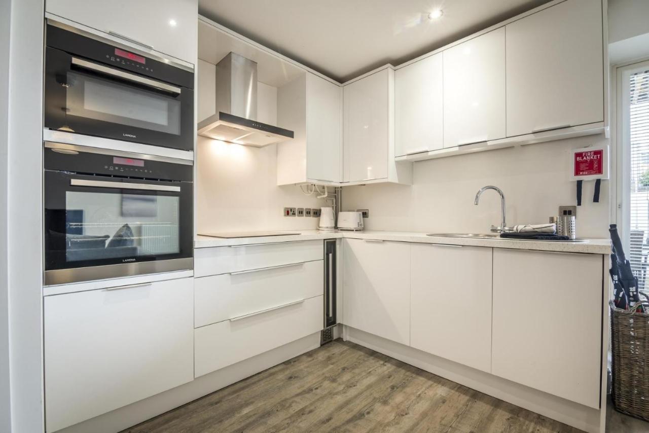 Milford Street - 5 Bedroom Luxurious Holiday Home - ซอนเดอร์สฟุต ภายนอก รูปภาพ