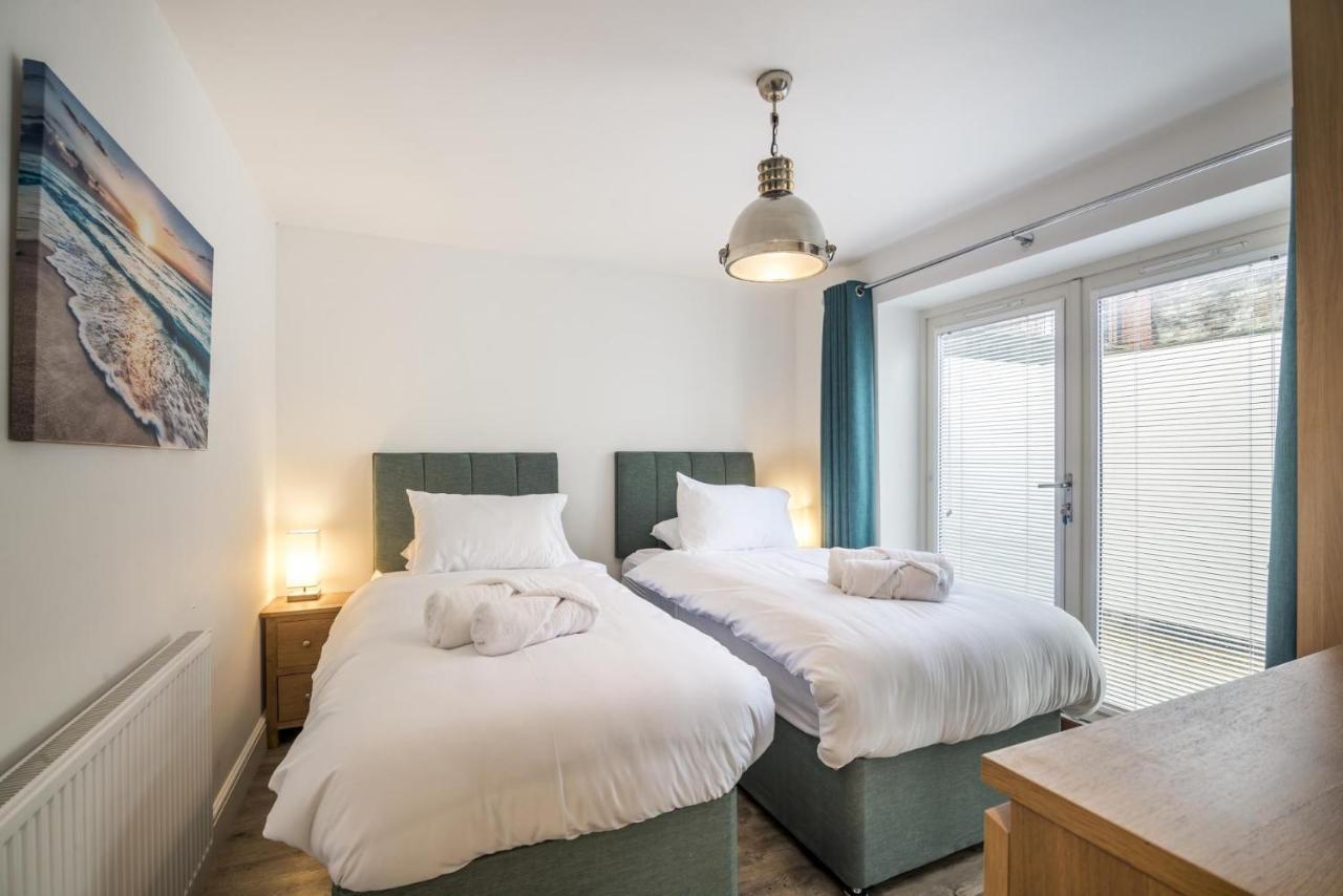 Milford Street - 5 Bedroom Luxurious Holiday Home - ซอนเดอร์สฟุต ภายนอก รูปภาพ