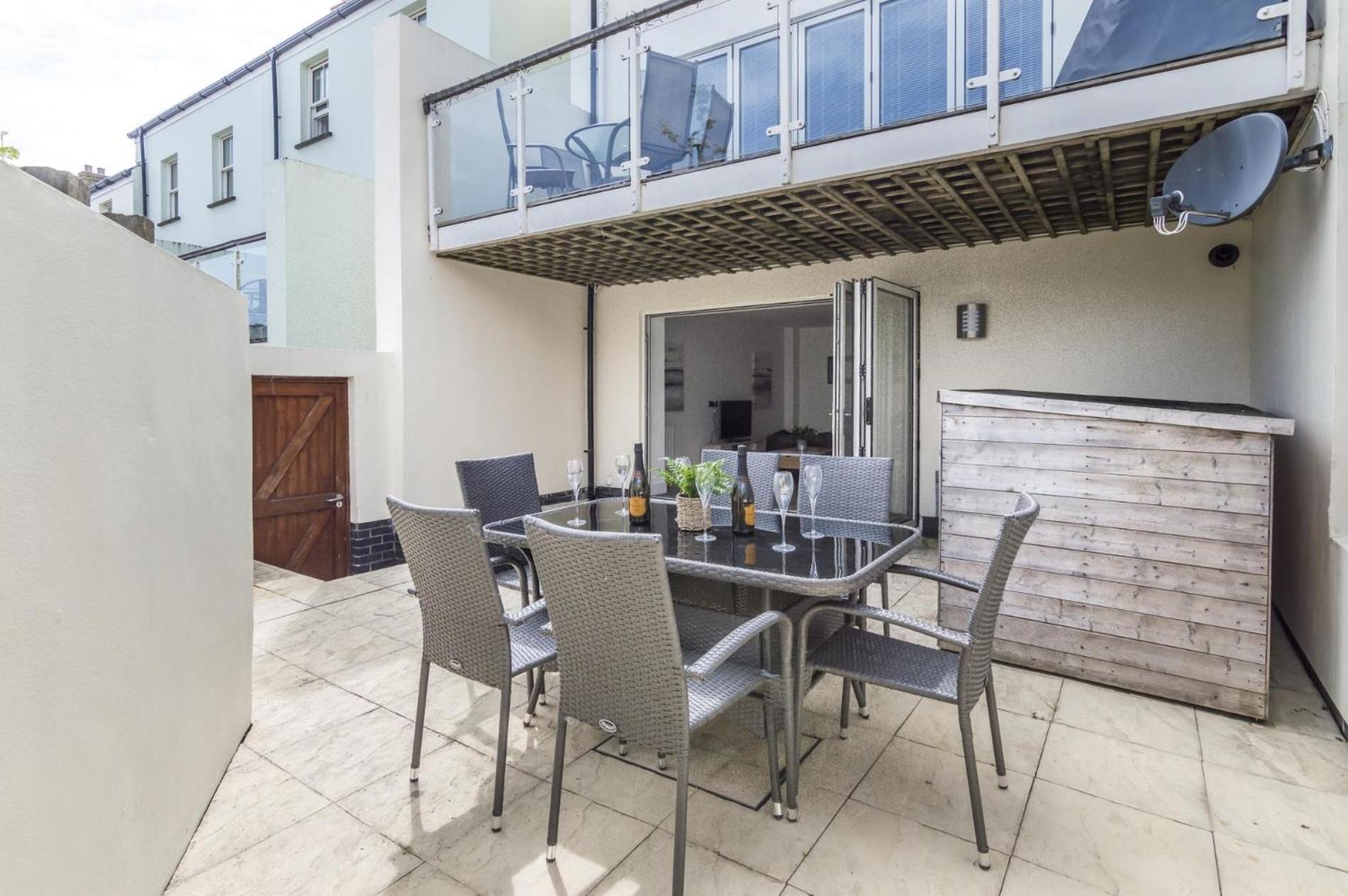 Milford Street - 5 Bedroom Luxurious Holiday Home - ซอนเดอร์สฟุต ภายนอก รูปภาพ